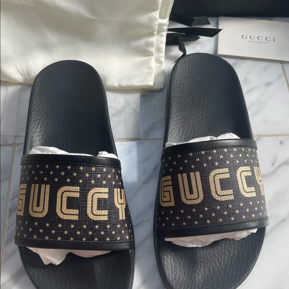GUCCI “GUCCY” SUPREME CANVAS BLACK WITH SHIMMERING GOLD GLITTER STARS SLIDES - Picture 11 of 16